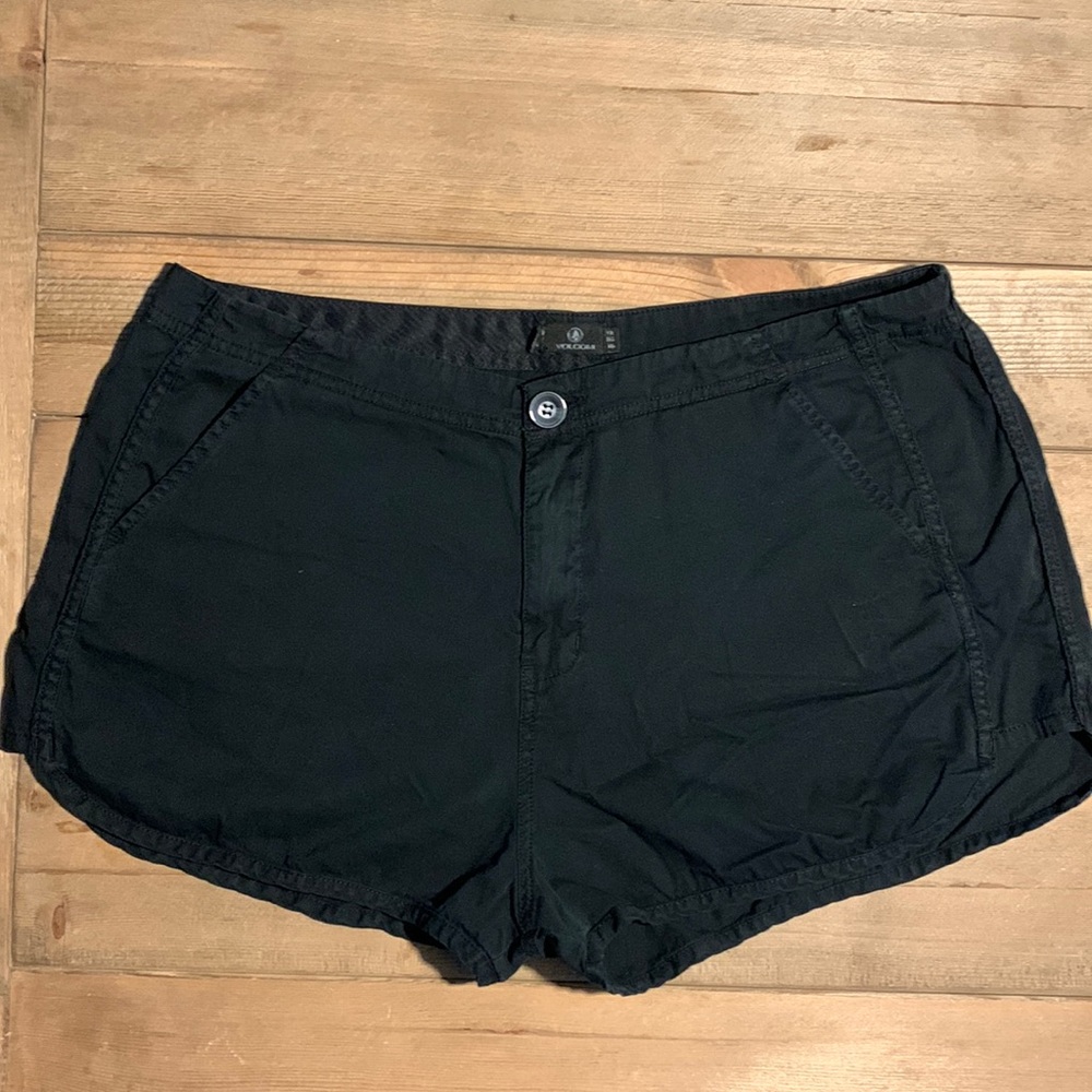VOLCOM black shorts XL/16